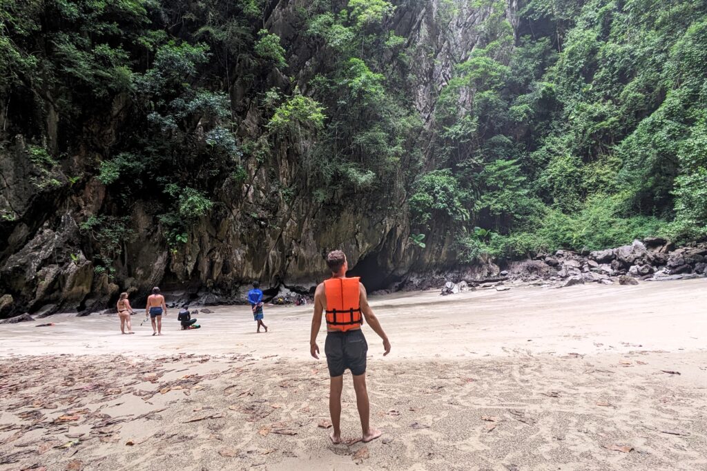 hidden-gems-in-thailand-koh-mook-emerald-cave