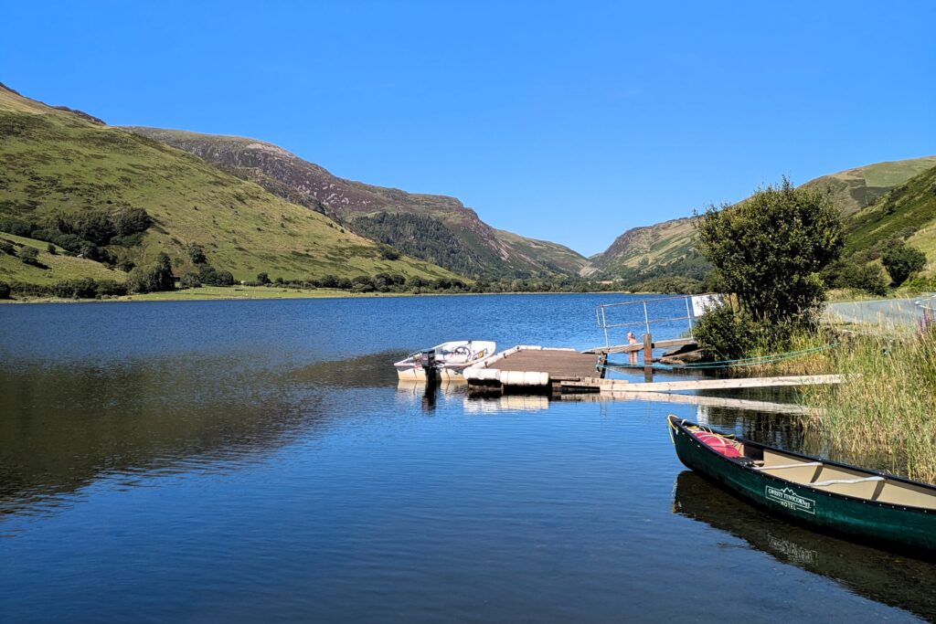 hidden-gems-in-snowdonia-llyn-mwyngil-lake