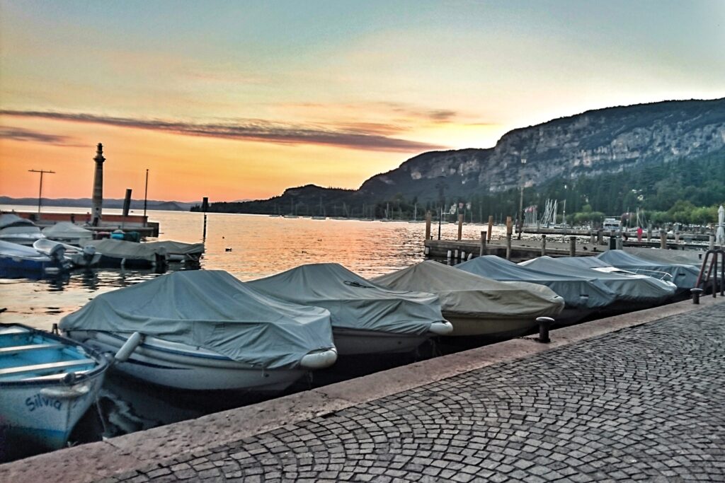 romantic-destinations-for-couples-italy-lake-garda