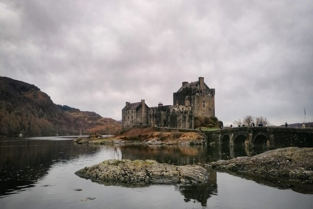 Things-to-do-in-northern-scotland-loch-castle