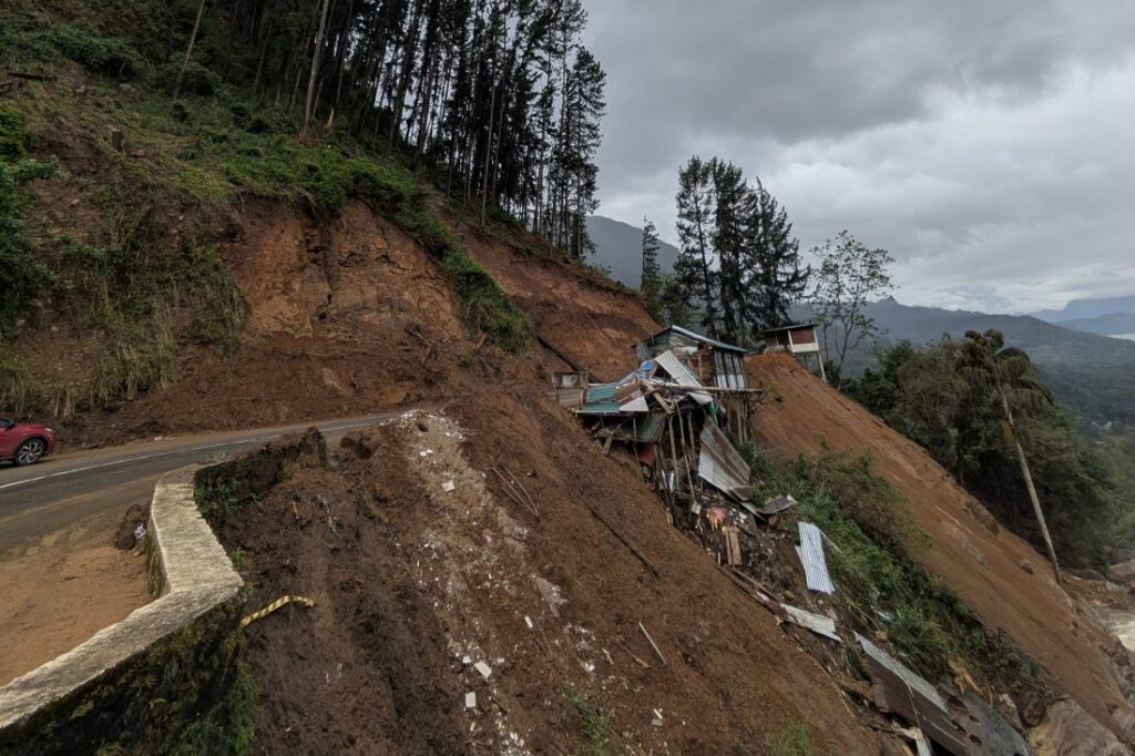 kandy-to-ella-by-car-landslides
