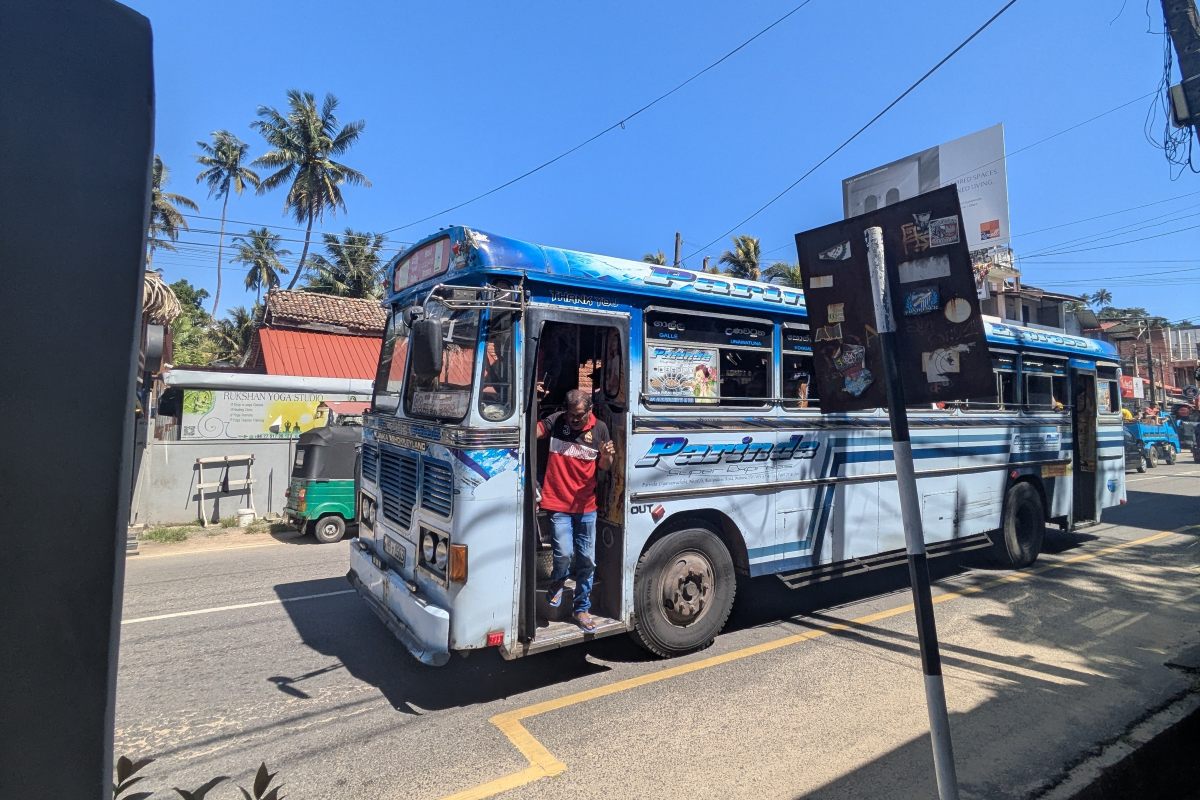 how-to-get-from-tangalle-to-mirissa by-bus