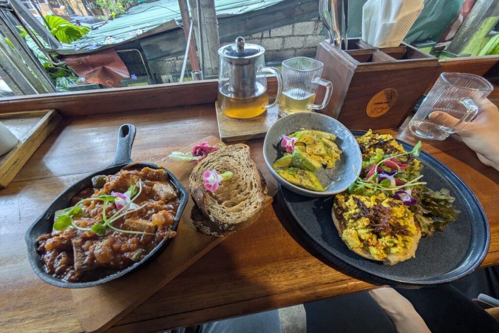 is-sri-lanka-vegan-friendly-rainbow-cafe