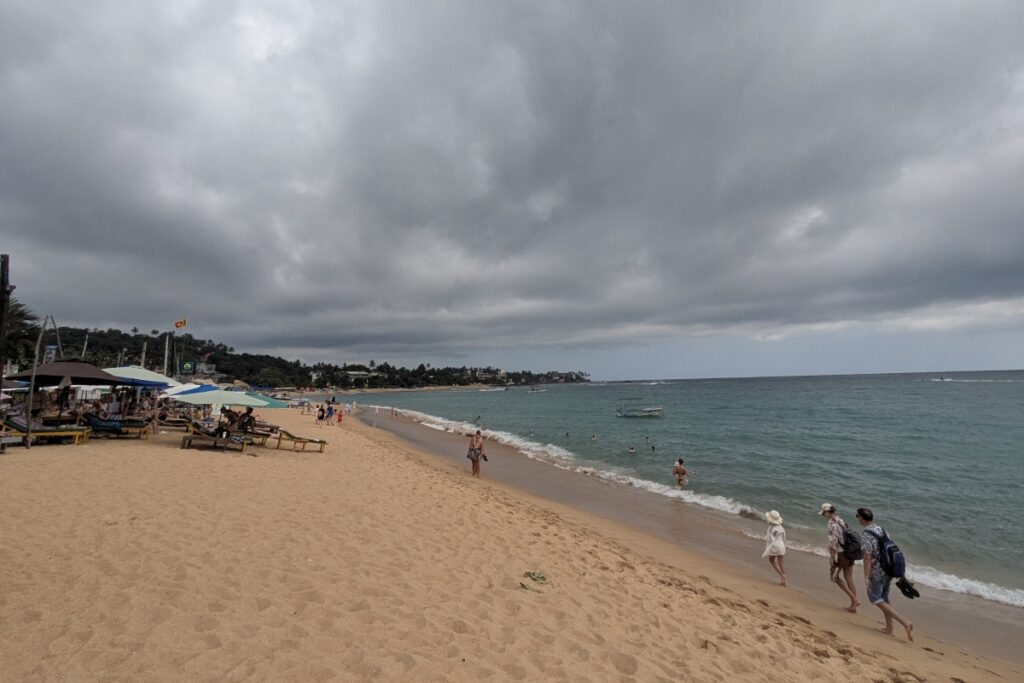 top-5-beaches-in-sri-lanka-unawatuna-beach