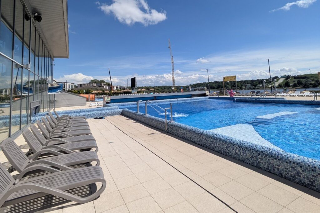 poznan-swimming-pool-outdoor-pool