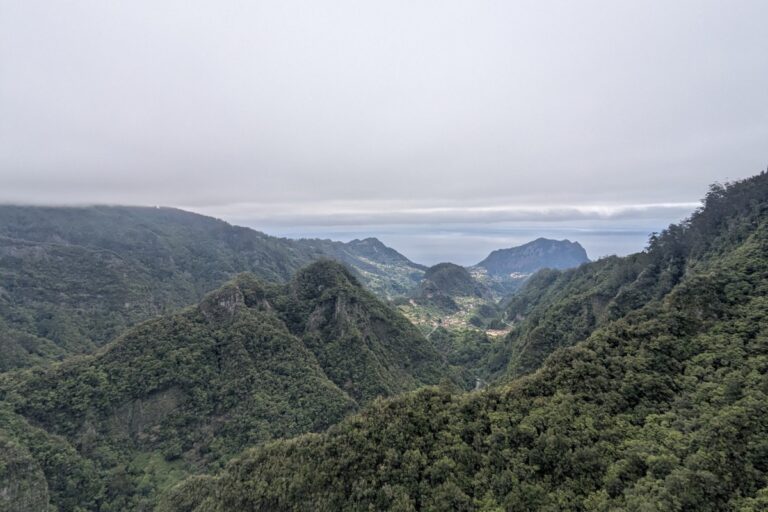 flat-hikes-in-madeira-view-point